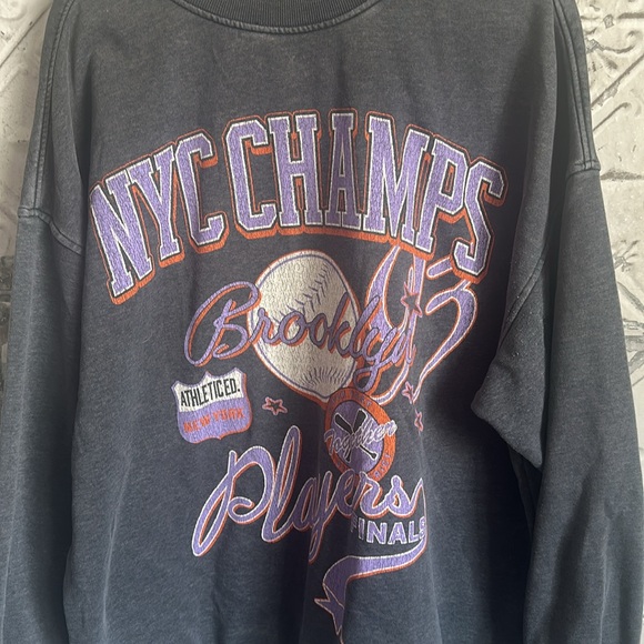 H&M Brooklyn NYC sports oversized sweatshirt - Picture 3 of 4